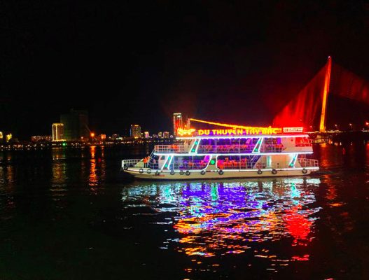 Du thuyền Tây Băc Đà Nẵng