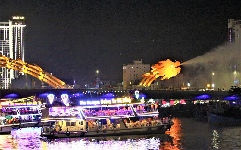Cầu rồng phun lửa, phun nước